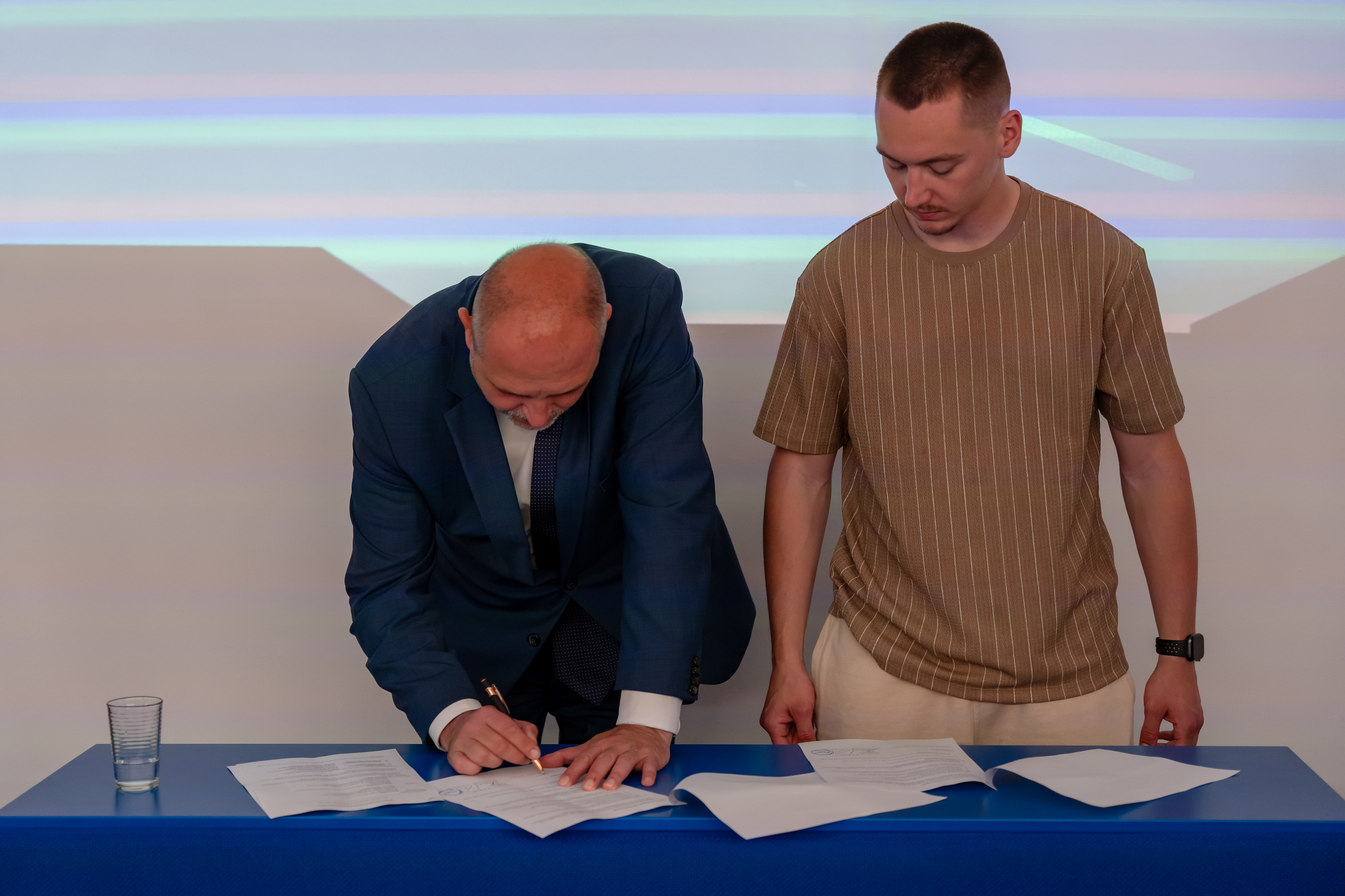 Sportovci , dotacie - podpis zmluv  -27